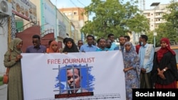 Supporters demand the release of arrested Somali journalist Abdiaziz Ahmed Gurbiye in a photo posted on Twitter by the Somali Journalists Syndicate SJS (@sjs_Somalia)