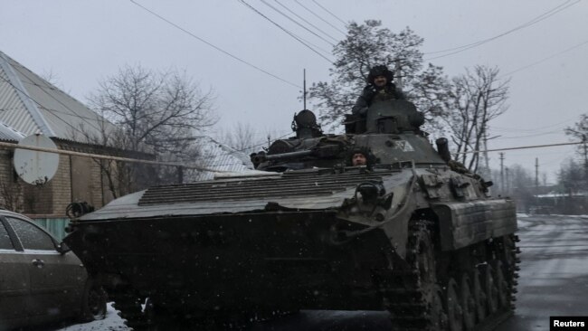 前線城鎮巴赫穆特附近的烏軍BMP-1步兵戰車。 (2023年2月6日)