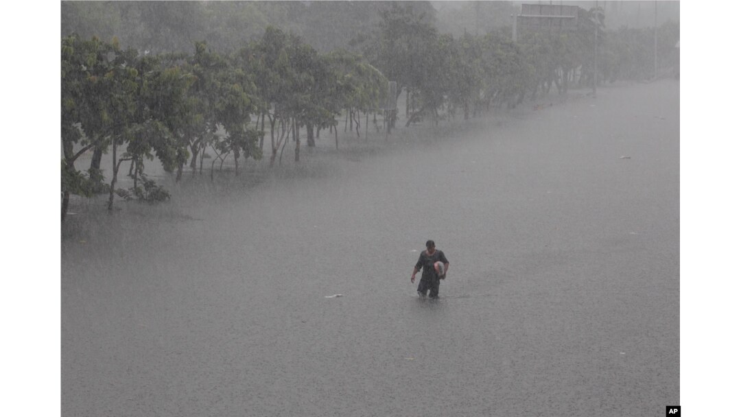 Heavy Rains Batter Manila for Second Day
