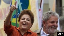 Bà Rousseff (trái) là chánh văn phòng của Tổng thống sắp mãn nhiệm Luiz Inacio Lula da Silva (phải) và cũng là người kế nhiệm được ưa thích của ông