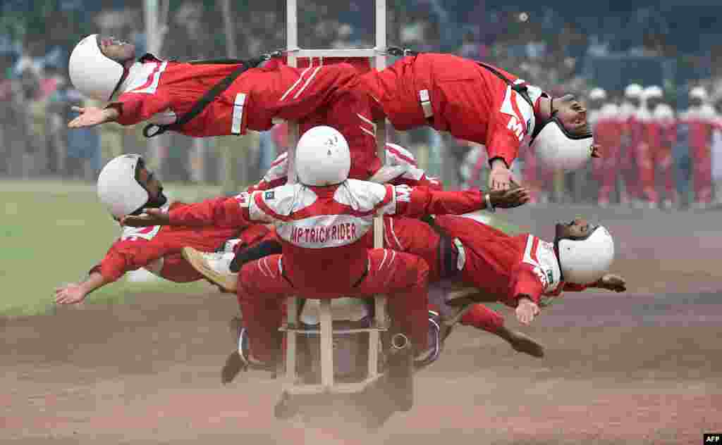 Pakistani soldiers perform in a ceremony to celebrate the country&rsquo;s Defence Day in Lahore.