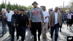 Carmelo Anthony participant à une marche à Baltimore, Maryland, le 30 avril 2015.(AP Photo/Patrick Semansky)