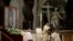 El papa Francisco celebra misa en honor de la Virgen de Guadalupe en el Vaticano.
