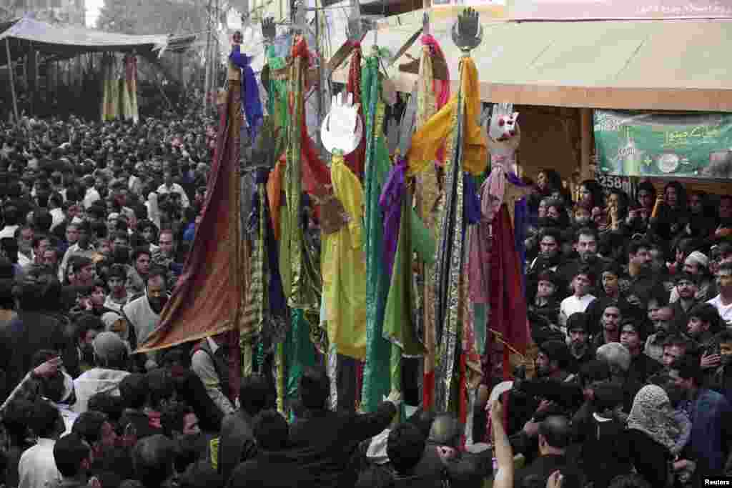 Pakistani Shi&#39;ite Muslims attend a Muharram procession ahead of Ashura, to mark the death of Hussein, the grandson of Prophet Mohammad, in Lahore November 24, 2012. Muslims all over the world mourn the slaying of Imam Hussein during the first ten days of the Islamic month of Muharram. Imam Hussein was killed by his political rivals along with 72 companions in the seventh century battle of Kerbala. REUTERS/Mohsin Raza (PAKISTAN - Tags: ANNIVERSARY RELIGION)