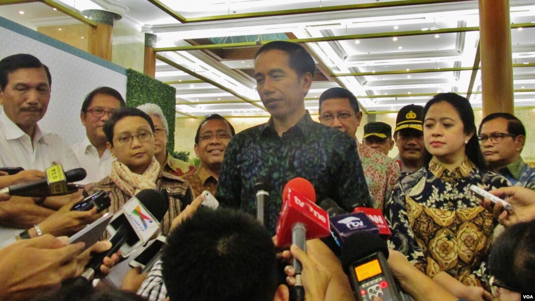 Presiden Joko Widodo memberikan penjelasan seputar penyelenggaaraan KTT Luar Biasa OKI di di Jakarta Convention Center, Jumat 4/3 (VOA/Andylala).