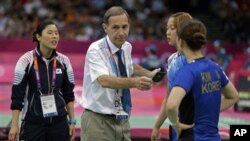 Ha Jung-eun dan Kim Min-jung (kanan) adalah dua dari empat pebulutangkis putri Korea Selatan yang didiskualifikasi dalam Olimpiade London (foto: dok.).