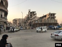 Raqqa’s buildings were mostly destroyed before and during the battle to liberate the city from IS, in Raqqa, Syria, July 20, 2019. (S. Kajjo/VOA)