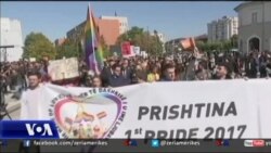 Mbahet "parada e krenarisë" në Kosovë