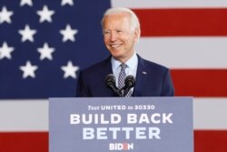 미국 민주당의 대선 후보인 조 바이든 전 부통령이 9일 펜실베니아주 돈모어에 있는 한 금속 공장에서 선거유세를 하고 있다.