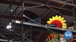 Volunteers Prepare Colorful Floats for Rose Parade