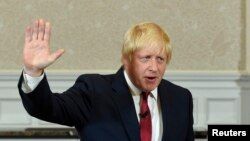 Pemimpin kampanya pilihan 'Leave' untuk keluar dari Uni Eropa, Boris Johnson, usai berpidato di London (30/6). (Reuters/Toby Melville)