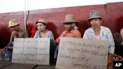 လယ်ယာသိမ်းခံရတဲ့ လယ်သမားများဆန္ဒပြ။ 