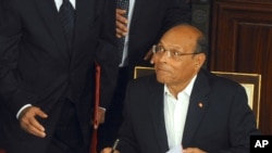 Un second tour sera probablement nécessaire pour départager Moncef Marzouki et le chef du parti Nidaa Tounès, Béji Caïd Essebsi 