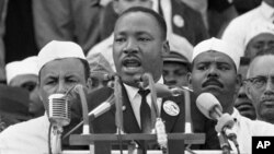 Dr. Martin Luther King Jr. saat menyampaikan pidatonya yang sangat terkenal, "I Have a Dream" di Washington DC, 28 Agustus tahun 1963 (foto: dok). 