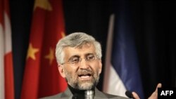 ông Jalili nói Iran sẽ không thảo luận về việc ngưng tinh chế uranium với 6 cường quốc tại cuộc họp ở Istanbul vào tháng Giêng