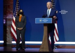 El presidente electo Joe Biden asiste a conferencia de prensa el 9 de noviembre de 2020.