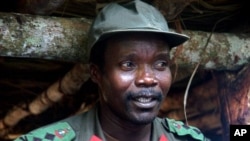 Joseph Kony, pemimpin Tentara Pertahanan Tuhan, dalam pertemuan di Uganda. (Foto: Dok)