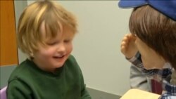 Robot pomaže autističnoj djeci