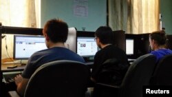 အွန်လိုင်းသုံးစွဲမှု ထိန်းချုပ်သင့်-မသင့်