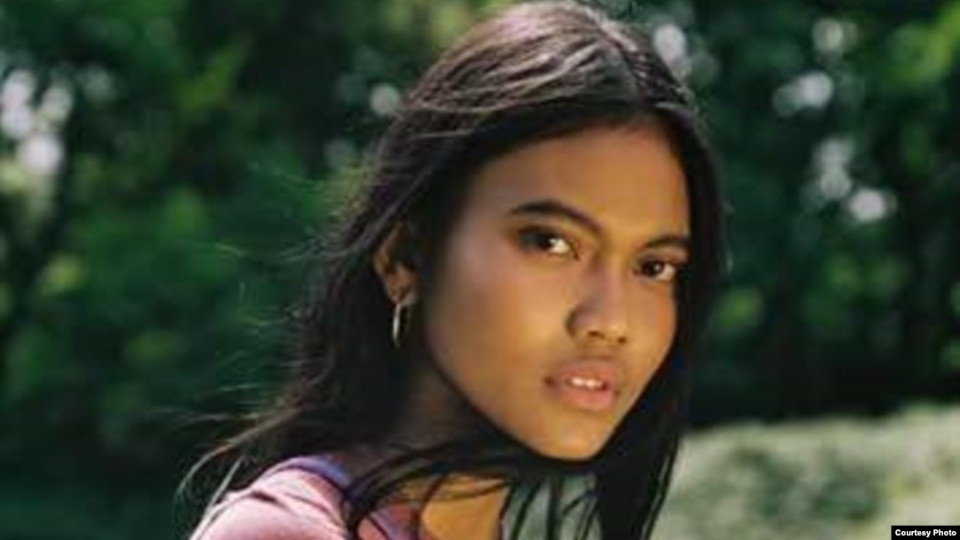 Laras Sekar, model berusia 19 tahun yang berkarir di dunia fashion internasional.