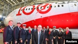 Qantas CEO Alan Joyce, center, poses with the crew of QF7879, which flew direct from London to Sydney, during the Qantas Centenary Launch at Qantas Sydney Jet Base in Sydney, Australia, Nov. 15, 2019.