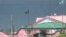 Cờ Nhà nước Hồi giáo trên một tòa nhà ở Thành phố Marawi, Philippines (ảnh được đăng trên trang web của TTX Amaq ngày 12/6/2017.)