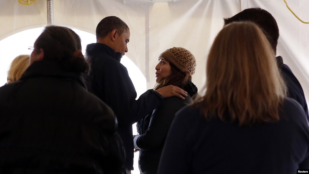 Prezident Barak Obama oktabr oyida yuz bergan tabiiy ofat oqibatlari va jabrdiydalarga ko'rsatilayotgan yordam bilan tanishish uchun Nyu-Yorkka bordi.