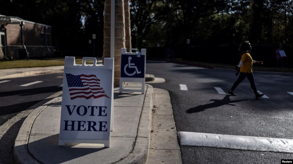 佐治亚州一处投票站，开放中期选举提前投票。(photo:VOA)