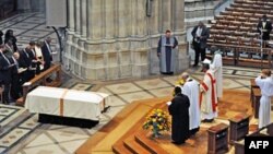 NBA Yıldızı Manute Bol Hayatını Kaybetti