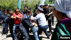 Riot police officers detain demonstrators during a protest against President Nursultan Nazarbayev's government and the land reform it has proposed, in Almaty, Kazakhstan, May 21, 2016. 
