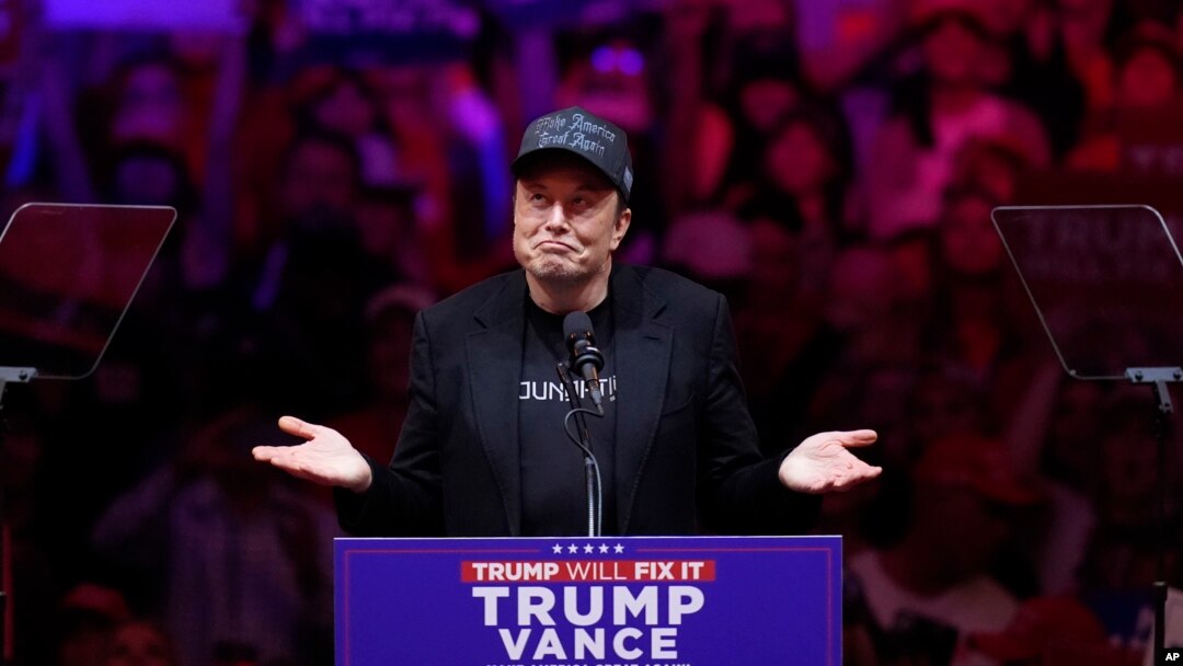 Ilon Mask na mitingu republikanskog kandidata Donalda Trampa . (AP Photo/Evan Vucci)