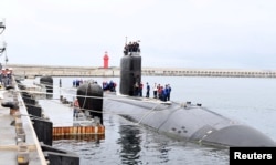 2023년 7월 4일 미 해군의 핵추진 잠수함 아나폴리스함(USS Annapolis)이 한국 제주도의 해군기지에 정박해 있다. (자료사진)