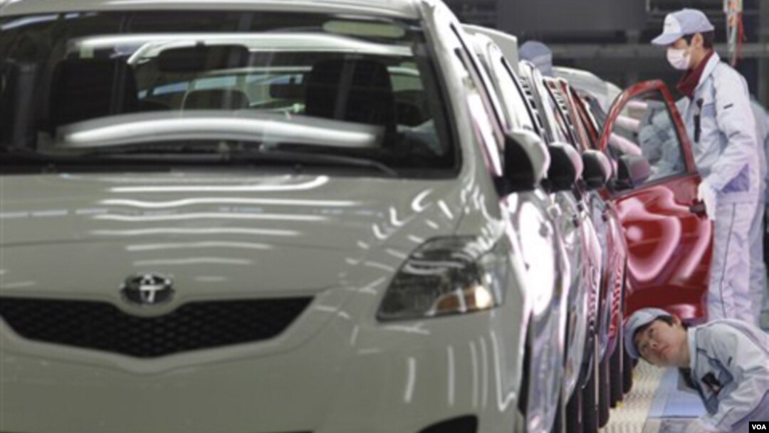 Toyota sudah mulai mengurangi produksi mobil untuk sementara di beberapa pabrik.