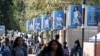 Mahasiswa Universitas California Los Angeles (UCLA) di Los Angeles, California, AS 15 November 2017. (Foto: REUTERS/Lucy Nicholson)