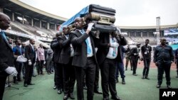 Botomboli ya nzoto ya nkondo Etienne Tshisekedi mpo na kokende na nkuda, na stade des Martyrs, Kinshasa, 1er mai 2019.