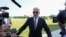 Presiden Joe Biden berbicara kepada para wartawan sebelum berangkat dari Gedung Putih, Washington, Selasa, 25 Mei 2021. 