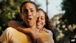 Escena de la película "Una Noche", con Javier Núñez Florián (izquierda) y Analín de la Rúa, ganadora de tres premios en el Festival de Cine de Tribeca.