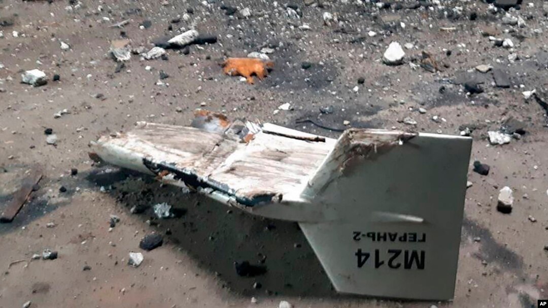 Ostaci iranskog drona kojima Rusija napada Ukrajinu