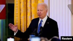 "Au lieu de travailler à rendre meilleure la vie des Américains, leur priorité est de m'attaquer avec des mensonges", a déclaré le président Joe Biden dans un communiqué. (photo d'archives)