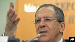 Russian Foreign Minister Sergei Lavrov answers questions during a news conference in Moscow regarding Iran's offer to tour the Islamic Republic's nuclear facilities, January 13, 2011 (file photo)