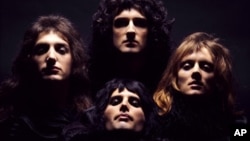 Cover Album Queen II, 1974 (Copyright Mick Rock 2012).