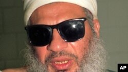 د شېخ زوي رويټرز خبري اژانس ته ويلي چې امريکايي چارواکو د هغه کورنۍ ته د ټيليفون د لارې د مرګ پخلی کړی دی.
