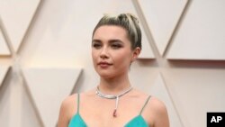 Aktris Inggris Florence Pugh saat menghadiri perhelatan Oscars di Dolby Theatre, Los Angeles, 9 Februari 2020. (Richard Shotwell/Invision/AP)
