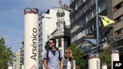 A couple walk through an anti-tobacco installation set up by the Uruguay's Resources National Fund, depicting cigarettes' harmful components, in Montevideo, Uruguay (File)