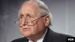 Ketua Komisi Angkatan Bersenjata Senat, Senator Carl Levin menyatakan warga AS yang menjadi tersangka teroris bisa diperlakukan sebagai musuh.