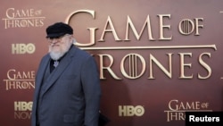 George R.R. Martin, co-producteur exécutif, arrive à San Francisco en Californie pour la première de HBO "Game of Thrones", le 23 mars 2015.