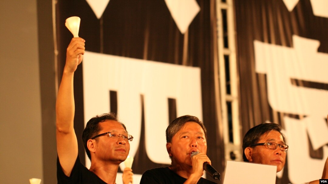 Puluhan ribu aktivis menyelenggarakan peringatan 23 tahun tragedi Tiananmen di Taman Victoria, Hong Kong (4/6).