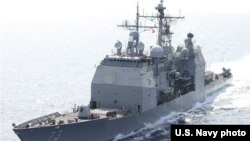 탄도미사일방어 이지스 체계를 갖춘 미 해군의 포트로열 순양함.