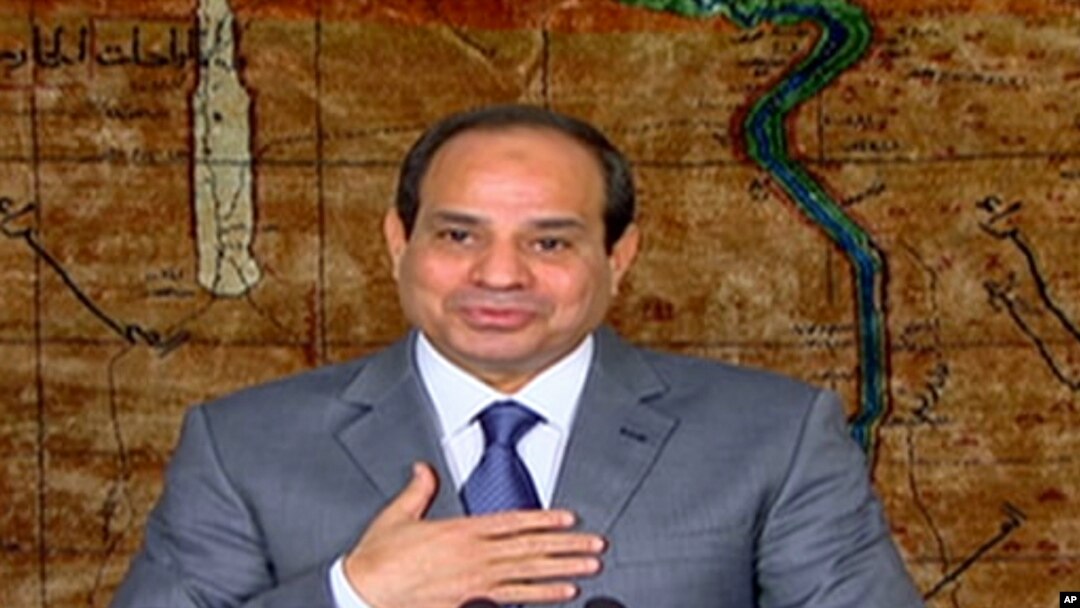 President w'igihugu ca Misiri Abdel-Fattah el-Sissi ariko aratanga ikiganiro kuri televison mu gisagara ca Cairo, kw'igenekerezo ry'indwi ry'ukwezi kw'indwi, 2014. 