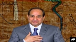President w'igihugu ca Misiri Abdel-Fattah el-Sissi ariko aratanga ikiganiro kuri televison mu gisagara ca Cairo, kw'igenekerezo ry'indwi ry'ukwezi kw'indwi, 2014. 